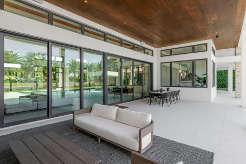 House in Wellington, Florida 6 bedrooms, 752.14 sq.m. № 2189893 - photo 16