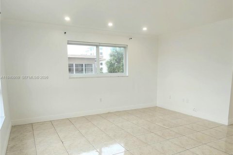 Condo in Bay Harbor Islands, Florida, 2 bedrooms  № 1998051 - photo 20