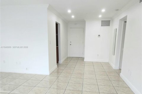 Condo in Bay Harbor Islands, Florida, 2 bedrooms  № 1998051 - photo 8