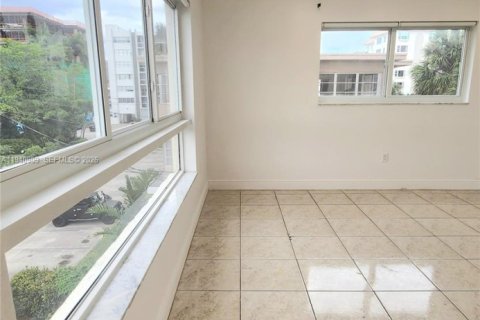 Condo in Bay Harbor Islands, Florida, 2 bedrooms  № 1998051 - photo 5