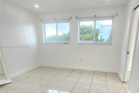 Condo in Bay Harbor Islands, Florida, 2 bedrooms  № 1998051 - photo 22