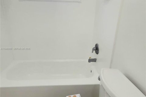 Condo in Bay Harbor Islands, Florida, 2 bedrooms  № 1998051 - photo 28