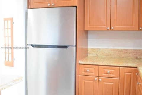 Condo in Bay Harbor Islands, Florida, 2 bedrooms  № 1998051 - photo 14