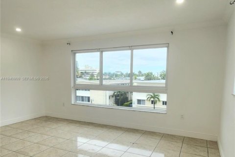 Condo in Bay Harbor Islands, Florida, 2 bedrooms  № 1998051 - photo 6