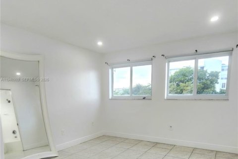 Condo in Bay Harbor Islands, Florida, 2 bedrooms  № 1998051 - photo 23