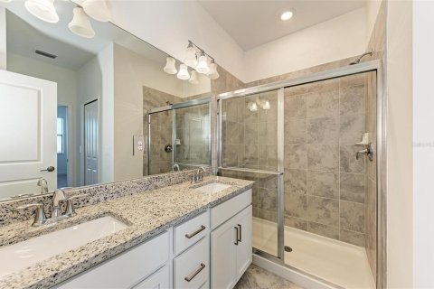 Townhouse in Lakewood Ranch, Florida 3 bedrooms, 178.84 sq.m. № 1904102 - photo 18
