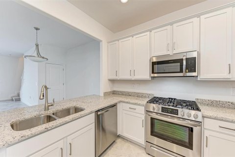 Townhouse in Lakewood Ranch, Florida 3 bedrooms, 178.84 sq.m. № 1904102 - photo 5