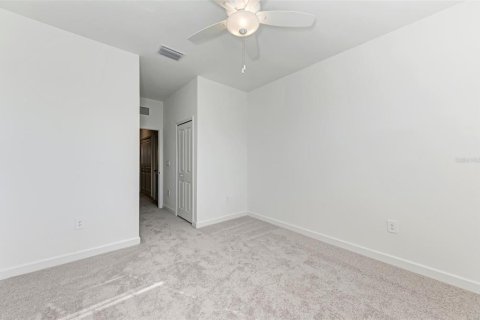Townhouse in Lakewood Ranch, Florida 3 bedrooms, 178.84 sq.m. № 1904102 - photo 22