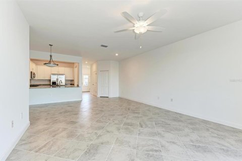 Townhouse in Lakewood Ranch, Florida 3 bedrooms, 178.84 sq.m. № 1904102 - photo 13