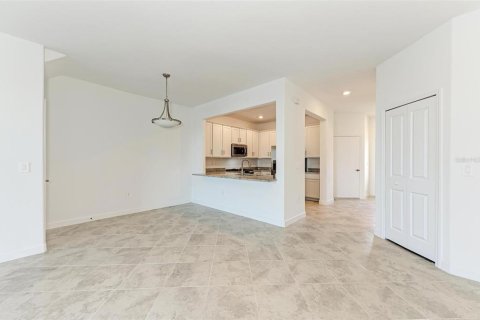 Townhouse in Lakewood Ranch, Florida 3 bedrooms, 178.84 sq.m. № 1904102 - photo 11