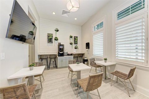 Townhouse in Lakewood Ranch, Florida 3 bedrooms, 178.84 sq.m. № 1904102 - photo 28