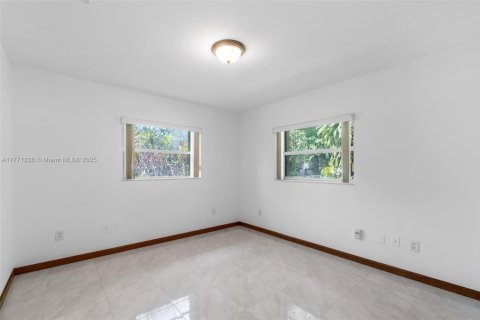 Villa ou maison à vendre à Palmetto Bay, Floride: 2 chambres, 98.1 m2 № 1937460 - photo 13