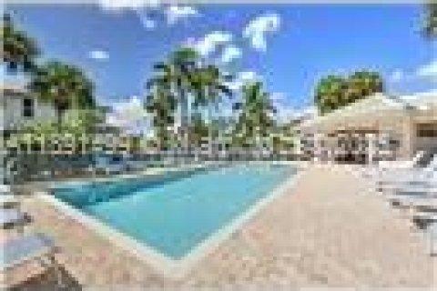 House in Naples, Florida 2 bedrooms, 151.34 sq.m. № 2021527 - photo 4