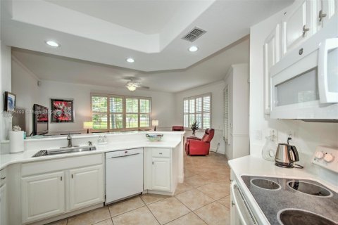 House in Naples, Florida 2 bedrooms, 151.34 sq.m. № 2021527 - photo 11