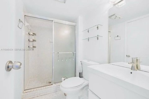 Купить кондоминиум в Авентура, Флорида 2 спальни, 121.98м2, № 2048361 - фото 15