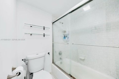 Купить кондоминиум в Авентура, Флорида 2 спальни, 121.98м2, № 2048361 - фото 11