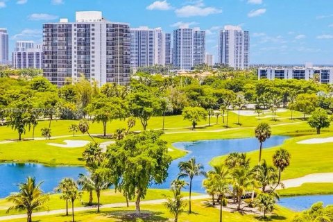 Купить кондоминиум в Авентура, Флорида 2 спальни, 121.98м2, № 2048361 - фото 21