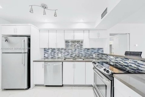 Купить кондоминиум в Авентура, Флорида 2 спальни, 121.98м2, № 2048361 - фото 5