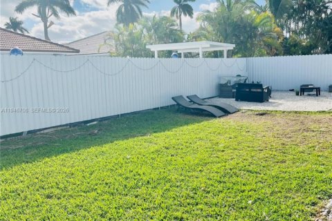 Снять в аренду виллу или дом в Майами, Флорида 4 спальни, 154.5м2, № 2004604 - фото 19