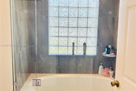 Снять в аренду виллу или дом в Майами, Флорида 4 спальни, 154.5м2, № 2004604 - фото 17