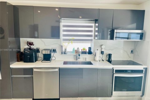 Снять в аренду виллу или дом в Майами, Флорида 4 спальни, 154.5м2, № 2004604 - фото 6