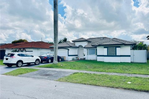 Снять в аренду виллу или дом в Майами, Флорида 4 спальни, 154.5м2, № 2004604 - фото 3