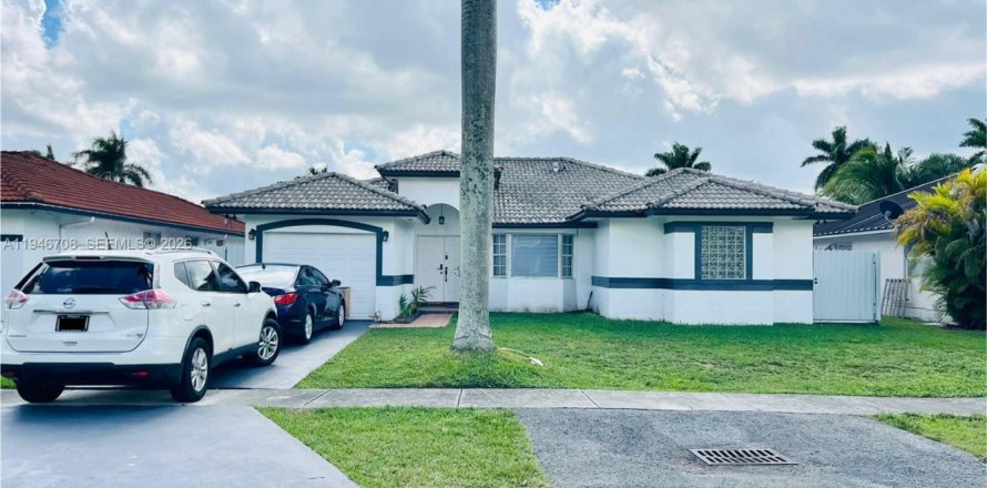 Дом в Майами, Флорида 4 спальни, 154.5м2 № 2004604