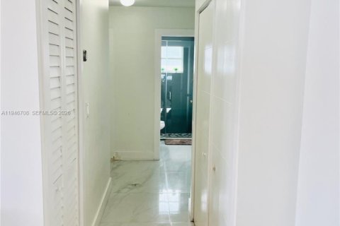 Снять в аренду виллу или дом в Майами, Флорида 4 спальни, 154.5м2, № 2004604 - фото 10