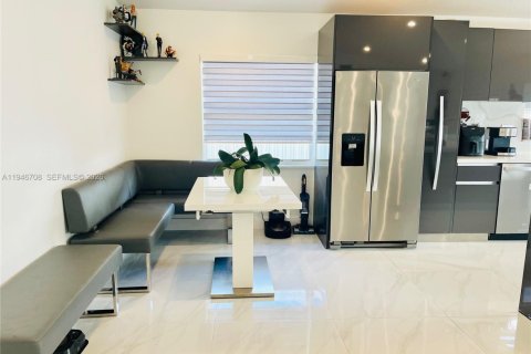 Снять в аренду виллу или дом в Майами, Флорида 4 спальни, 154.5м2, № 2004604 - фото 5