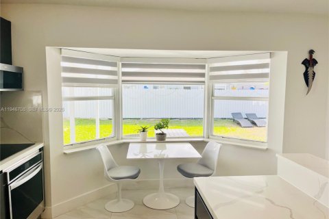 Снять в аренду виллу или дом в Майами, Флорида 4 спальни, 154.5м2, № 2004604 - фото 8