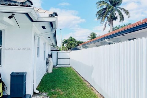 Снять в аренду виллу или дом в Майами, Флорида 4 спальни, 154.5м2, № 2004604 - фото 24