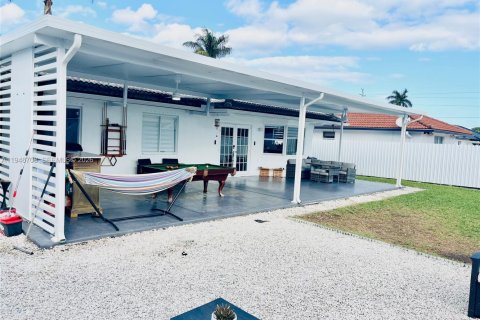 Снять в аренду виллу или дом в Майами, Флорида 4 спальни, 154.5м2, № 2004604 - фото 21