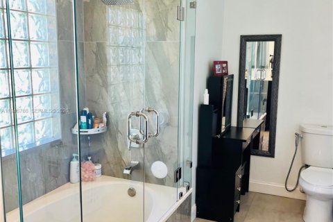 Снять в аренду виллу или дом в Майами, Флорида 4 спальни, 154.5м2, № 2004604 - фото 18