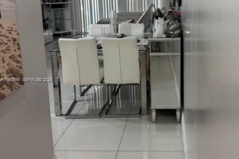 Condominio en venta en North Miami Beach, Florida, 1 dormitorio, 83.05 m2 № 2020812 - foto 4