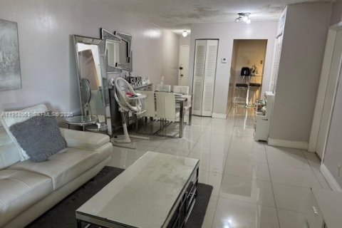 Condominio en venta en North Miami Beach, Florida, 1 dormitorio, 83.05 m2 № 2020812 - foto 10