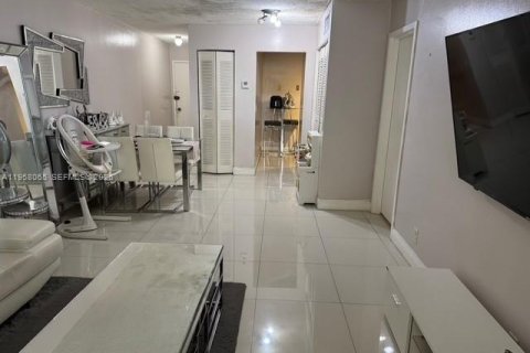Condominio en venta en North Miami Beach, Florida, 1 dormitorio, 83.05 m2 № 2020812 - foto 11