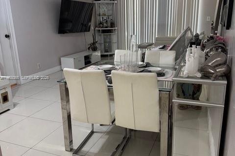 Condominio en venta en North Miami Beach, Florida, 1 dormitorio, 83.05 m2 № 2020812 - foto 5
