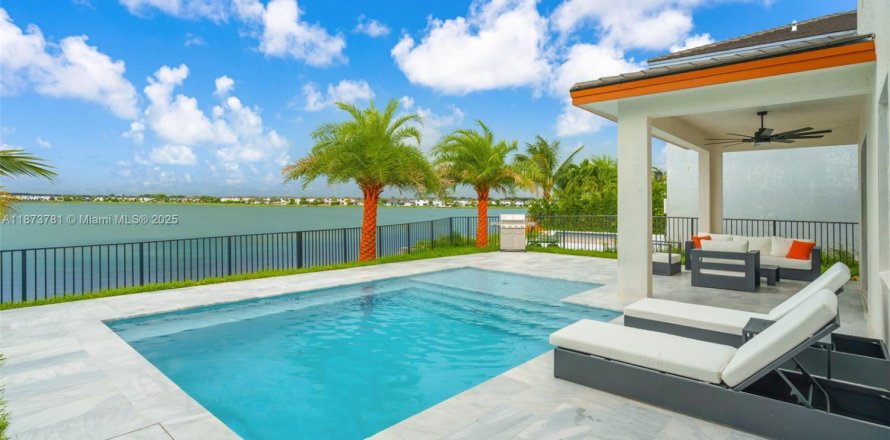 Villa ou maison à Miami Lakes, Floride 4 chambres, 264.49 m2 № 1898316