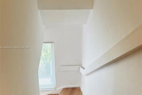 Touwnhouse à vendre à Margate, Floride: 2 chambres, 107.4 m2 № 2035578 - photo 2