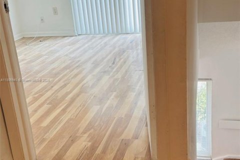 Touwnhouse à vendre à Margate, Floride: 2 chambres, 107.4 m2 № 2035578 - photo 3