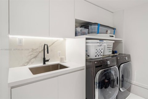 Copropriété à vendre à Bal Harbour, Floride: 3 chambres, 340.95 m2 № 2067285 - photo 28