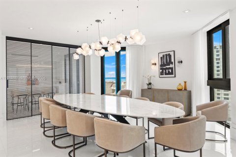 Copropriété à vendre à Bal Harbour, Floride: 3 chambres, 340.95 m2 № 2067285 - photo 2