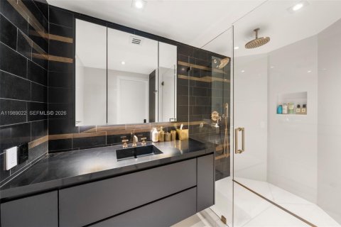 Copropriété à vendre à Bal Harbour, Floride: 3 chambres, 340.95 m2 № 2067285 - photo 11