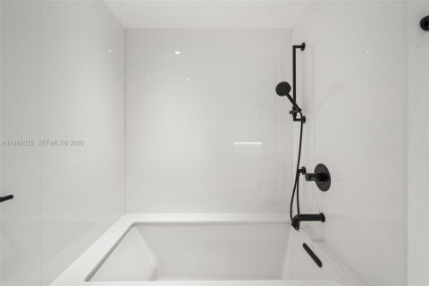 Copropriété à vendre à Bal Harbour, Floride: 3 chambres, 340.95 m2 № 2067285 - photo 24