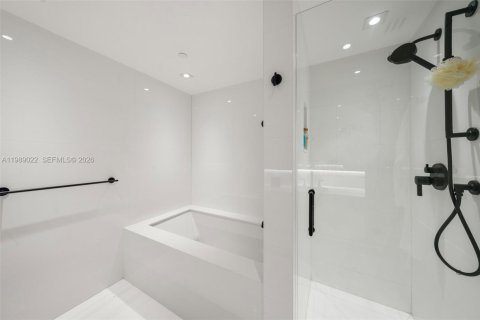 Copropriété à vendre à Bal Harbour, Floride: 3 chambres, 340.95 m2 № 2067285 - photo 23