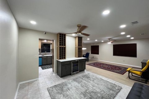 Condo in Saint Petersburg, Florida, 2 bedrooms № 2112875 - photo 9