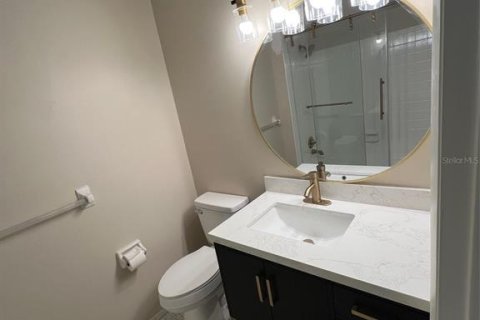 Condo in Saint Petersburg, Florida, 2 bedrooms № 2112875 - photo 29