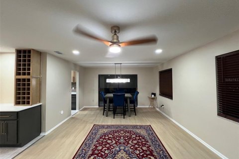 Condo in Saint Petersburg, Florida, 2 bedrooms № 2112875 - photo 8