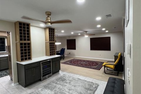 Condo in Saint Petersburg, Florida, 2 bedrooms № 2112875 - photo 10