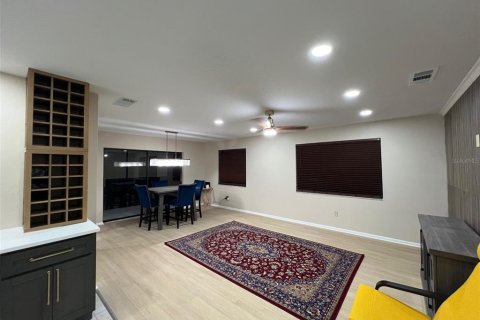Condo in Saint Petersburg, Florida, 2 bedrooms № 2112875 - photo 7